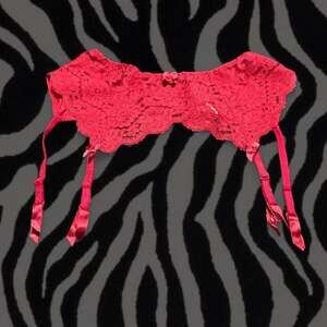 NWT Victoria's Secret Red Lace Garter Belt with Ribbon Bows - Size M/L